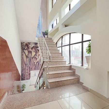 Oyo Flagship Hotel Le Aley Regency 卢迪亚纳 外观 照片